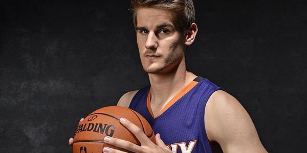 还记得他吗？第4顺位的欧洲天才，在NBA只打了4年，22岁彻底消失