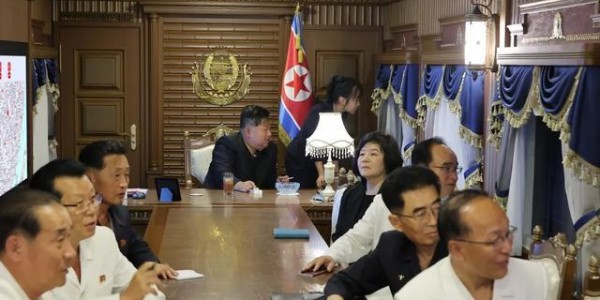 金正恩“多边首秀”，女儿两度亮相